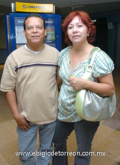 20092006

Alfonso Castro y Elizabeth Gutiérrez.