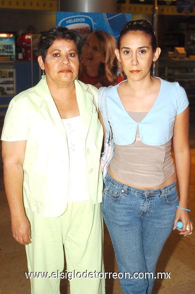 27092006
Ivonne Reza y Tere de Reza.