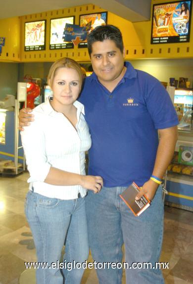 11102006
Mayte Almaraz y Carlos Renovato.