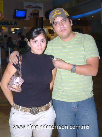 11102006
Paty Pedroza y Humberto Chávez.