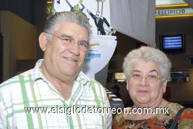 01112006
Areli de Garza y Raymundo Garza.