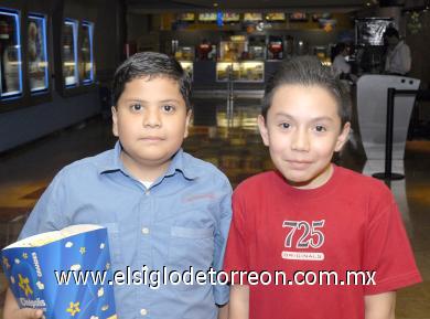 01112006
Bryan Vaquera y Luis Baltazar Ramírez.