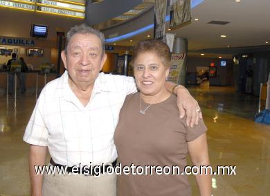 08112006
Humberto Salas e Irma de León.