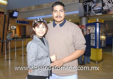 29112006
Yesenia López y Fernando Salazar.