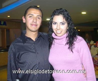 13122006
Carolina Conchos Sifuentes y Felipe Cobos de los Santos fueron a ver Casino Royale.