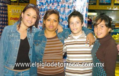 27122006
Karen, Gisela, Cynthia y Melvin Coronado.