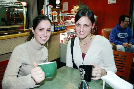 ch_02012006_0
 Begoña Zarra y María Emilia Jiménez
