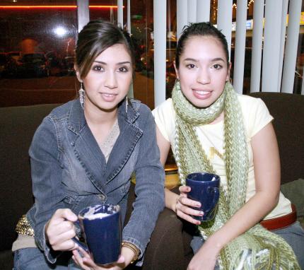 ch_02012006_1 
Celeste Hernández y Adriana Enríquez