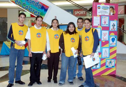 ch_01012006_1
Luis Vásquez, Diego Escajeda, Alejandra Ávila, Martha Luna, Carlos López y Lupita Ortega.