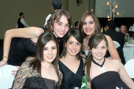 ch_03012006_3 
Mariana Jiménez, Paulina Jiménez Iza Zambrano, Pilar González y Tony Sosa.