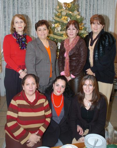 gr_01012006 10 
Monira Ramírez, Antonieta de Aguilera, Tere de Jardón, Carmina de Flores, Lety Rodríguez, Laura de Aguirre y Gabriela Tinajero, disfrutaron de una fiesta navideña .jpg