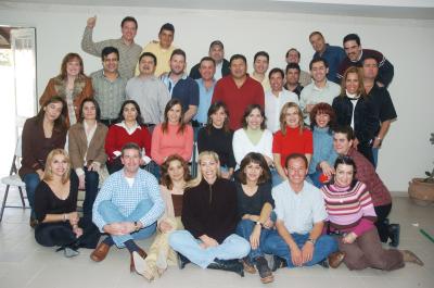 gr_01012006 7 
Ex alumnos de secundaria y preparatoria de la Escuela Carlos Pereyra Generación 79-85, en su fiesta navideña .jpg