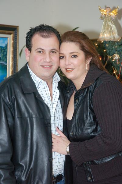 pa_04012006 2 
Rudy y Lisa Kawas