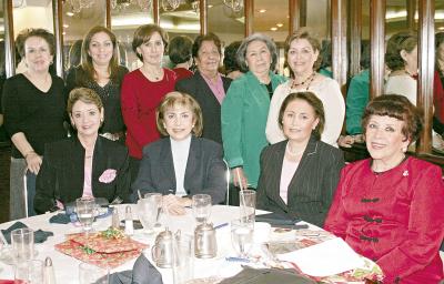 gr_07012006_6 
Marina, Rosy, Normita, Silvita, Blanquita, Gaby, Rebeca, Conde, Esthercita y Chita.