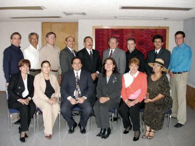 gr_07012006_2 
Integrantes de conocida agencia de seguros, quienes terminaron la Reunión Anual de Planeación Estratégica 20056 en un  salón de conocido hotel de la ciudad.