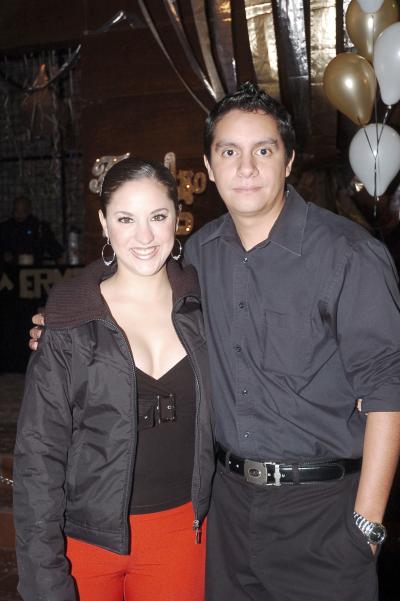 pa_06012006_6 
Linda Padua y Carlos Hurtado.