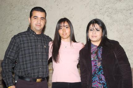ch_06012006_0 
Édson Corral, Linda Valadez y Fabiola Carrillo.