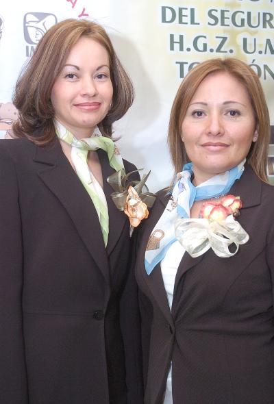 va_08012006_14 
Julieta Marrero y Claudia Torres.