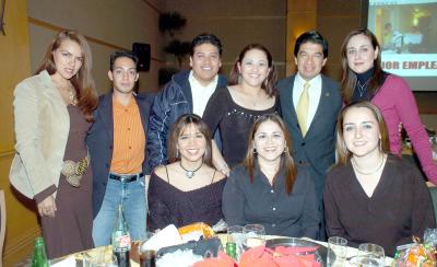 gr_08012006_1 
Arizabel Herrera, Lidia Gutiérrez, Jéssica Ortiz, Vanessa Martínez, Alaín Ramírez, Jorge Nava, Daniela Martínez, Lizeth Baltiérrez y Jorge Villarejo.