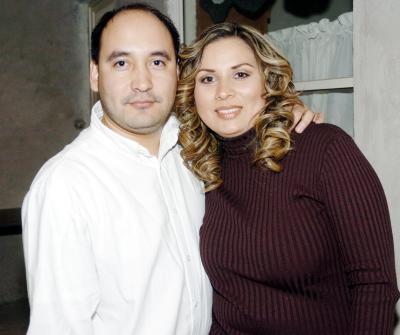 pa_08012006_6 
Claudia Luviano, con su esposo Santiago.