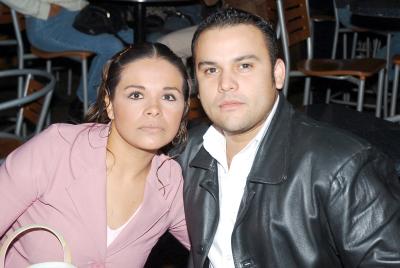 pa_08012006_8 
Grissel López de Urbina y Mario Urbina.}