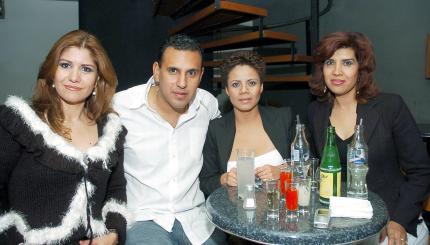 ch_08012006_1 
Ana María Ramírez, Mario Quintero, Lucila Flores y Soco Ramírez.