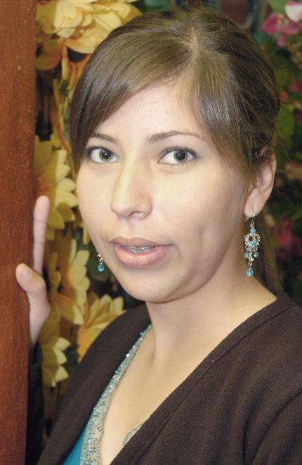 ch_08012006_11 
Patricia del  Rocío Barrientos Moya cumplió 16 años y fue festejada con una comida.
