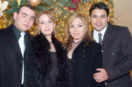 ch_08012006_5 
Gerardo Romo, Rebeca Marín, Graciela Álvarez y Salvador García.
