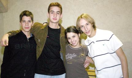 ch_08012006_7 
Jorge García, Omar Zarzar, Ana Lucía Soto y Beto Hermosillo.