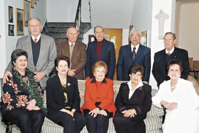 gr_11012006_3 
Lety y Franz Von Bertrab, Rosario y Sergio de la Garza, Olga y Agustín Calderón, Tere y Antonio Luna y Georgina y Leopoldo García.