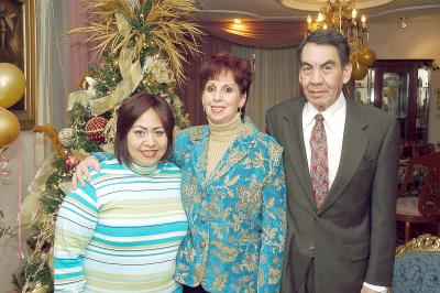 va_12012006_0 
Nora Rubio Hernández, Nora Hernández de Rubio y Francisco Rubio.