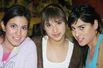 chi_10012006 3 Mónica Ortega, Denise Carrillo y Karen Valdez