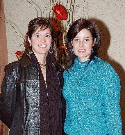 ch_14012006_5 
Valeria de González y Corina de Duéñez.