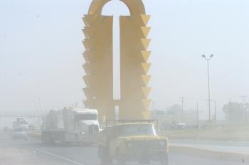 La tolvanera que se sintió estuvo acompañada de fuertes vientos de diez a 16 kilómetros por hora, que ocasionaron interrupciones en el sistema de energía eléctrica en algunos sectores de la zona Centro, causaron fallas en semáforos, en el servicio de telefonía celular y dejaron sin funcionar los pozos 50 y 58.
