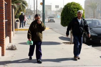 Y aunque el paso de este frente frío será fugaz, el Observatorio Meteorológico de la Comisión Nacional del Agua (CNA) pronostica un descenso en la temperatura como mínima de cuatro a siete grados y máxima de 14 a 16 grados centígrados.