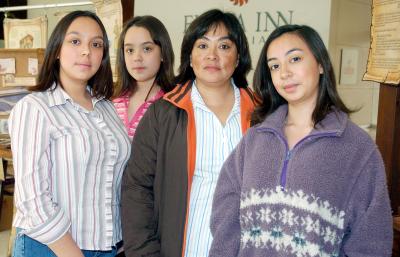 va_15012006_25 
Patricia Fragoso, Patricia, Lizbeth y Mónica de la O.