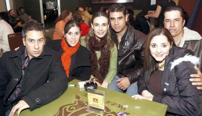 gr_15012006_1
Artur Tijerina, Pily López, Marilé Ávile, Ricardo Siller, Lalo Ávila y Alina de Ávila.