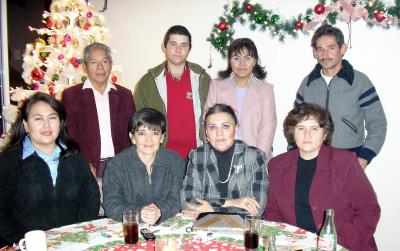 gr_15012006_2 
Carlos Sánchez, Rolando Garza, Flor Hernández, José Ruelas, Silvia Hernández, Blanca Bernal, Virginia Contreras y Silvia Halabe.