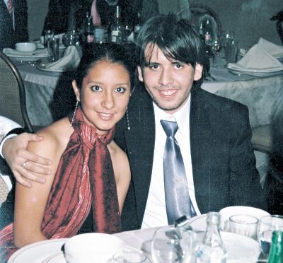 pa_15012006_4 
Diana Coronado Vásquez y Ernesto Arturo Rivera, en una fiesta de graduación.