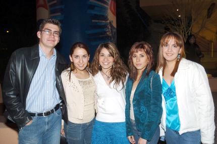 ch_15012006_3 
Arturo Acosta, Marcela Arguijo, Paty Pérez, Nallely de Cansino y Elvira de Arguijo.