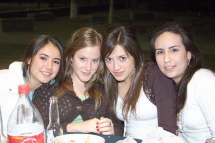 ch_15012006_4 
Daniela Garza, Paty Barrios, Cristy Ruiz y María Sofía González.