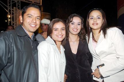 ch_15012006_8 
Lalo Camacho, Karla de Camacho, Marybel Hernández y Martha Pámanes, captadas en pasado acontecimiento social.