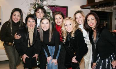 gr_17012005 0
Véronica, Mónica, Gracia, Ginna, Diana, Carmen, Claudia y Lorena.jpg