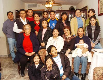 gr_17012005 1 
Reyna  Raquel Hernandéz López disfrutó de una fiesta que le ofrecieron sus papás, Blas Hernández y Raquel de Hernandéz y demás familiares.jpg