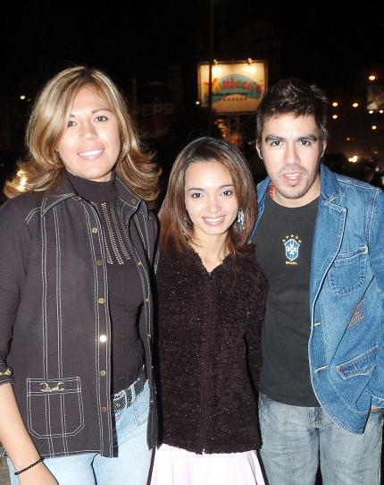 ch_17012006 3
Elía Acosta, Amanda Uvence y Ricardo Sánchez.jpg