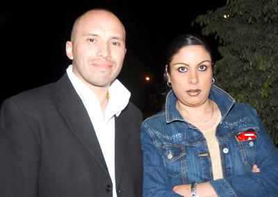 pa_19012006 
 Claudio García y Verónica Manríquez