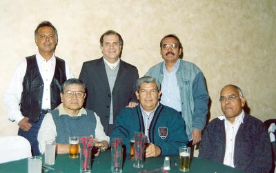 gr_19012006 
Jacobo Rodríguez, Pbro. Miguel Cigarroa, Daniel, Álvarez, Pedro Román, Rafael  Ruiz y Enrique Vela, en pasado festejo social.