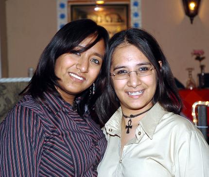 ch_20012006 
 Jazmín Esthela Guajardo Gallegos junto a una de sus asmigas