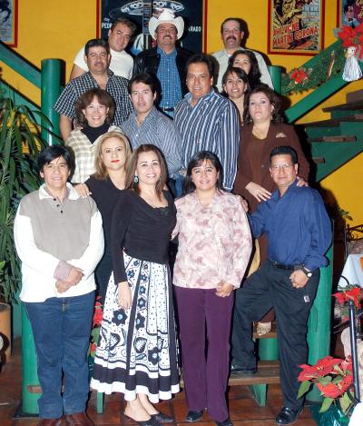gr_21012006 
 Manuel Chávez, Rafael Zúñiga, Paloma Silos, Cony Esquivel, Eduardo Sánchez, Rocío Soria, Lupina Sarmiento, Yolanda Armas y demás amigos en una reunión.