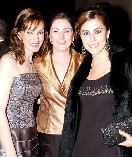 ch_21012006 
 Rosario González, Ana Cristina Bremer y Angélica Espinoza